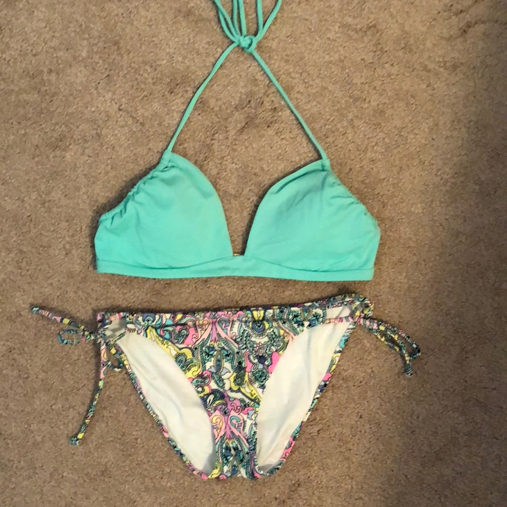 Victoria’s Secret bikini